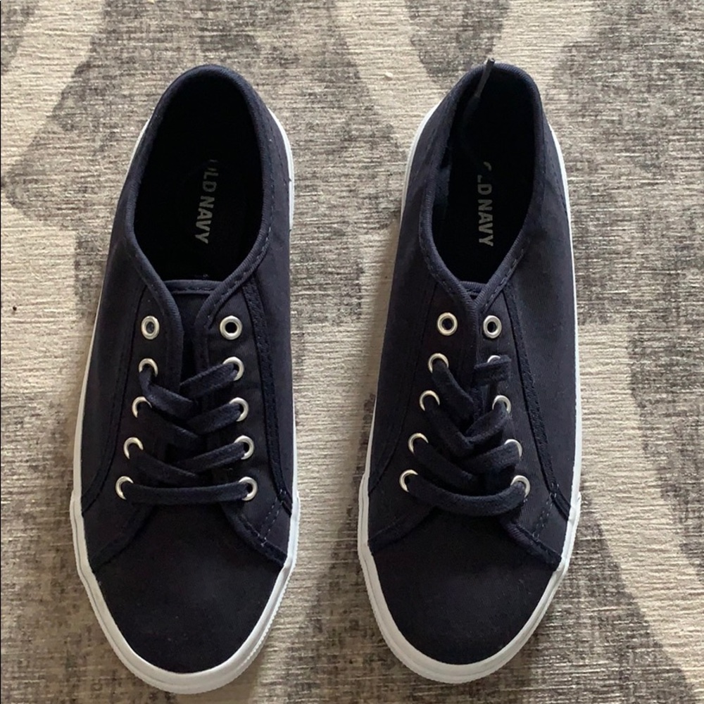 Old Navy tie shoes